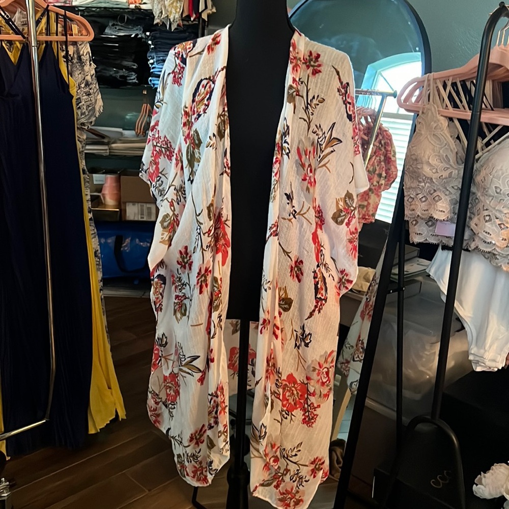 Francesca’s- Floral Light Weight Cardigan Kimono